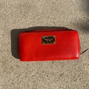 Red Michael Kors wallet 👛